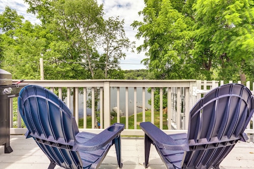 Lakefront Cottage 2 Mi to Palladium in Worcester!