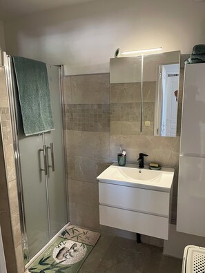 Hair dryer, towels, toilet paper