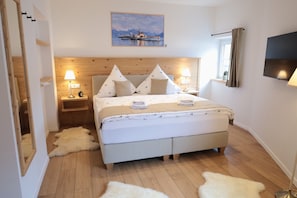 1 bedroom, bed sheets