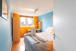 1 室のベッドルーム、デスク、アイロン / アイロン台、インターネット