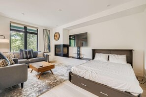 2 bedrooms, desk, free WiFi, bed sheets