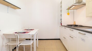Family Studio Suite | Private kitchen | Mini-fridge