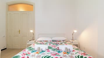 Family Studio Suite | Desk, laptop workspace, free WiFi