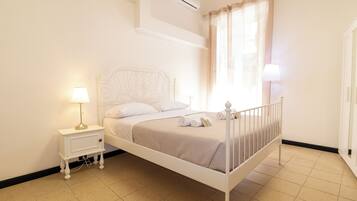 Chambre Deluxe, vue cour intérieure | Salle de bain