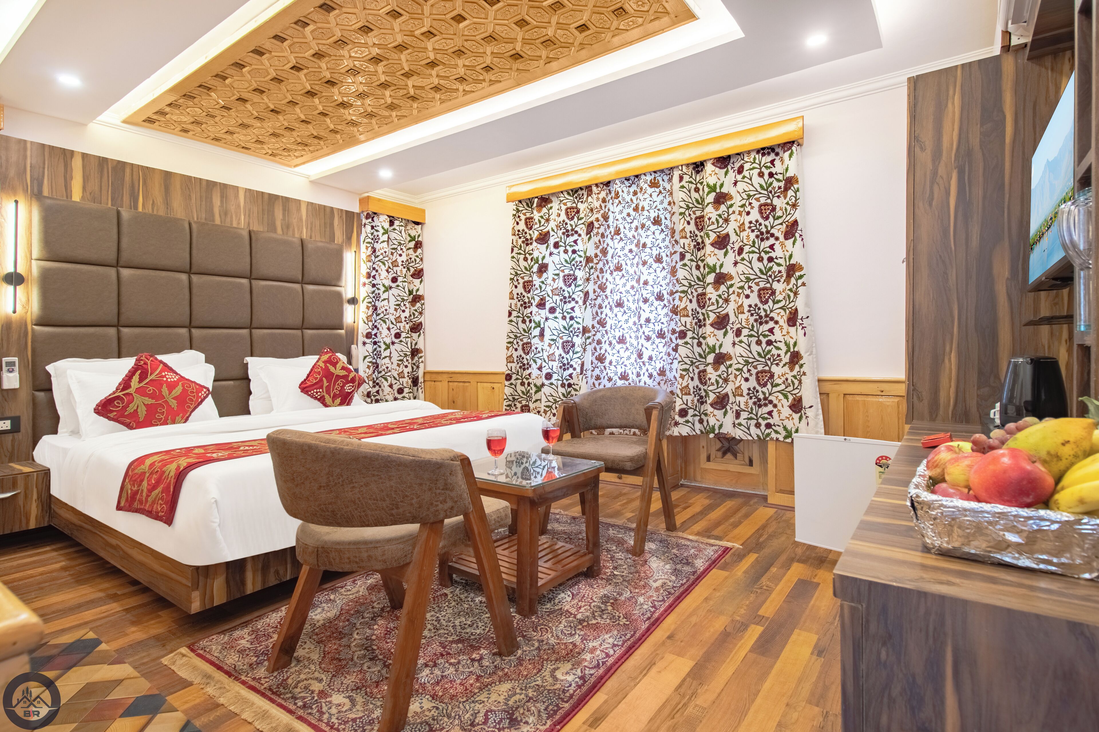 Superior Double Room, Balcony, Mountain View | In-room safe, desk, blackout drapes, soundproofing