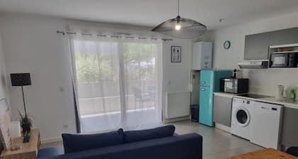 Appartement cosy avec terrasse, parking, 9min gare