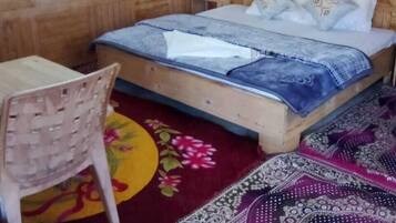 Luxury Room, Mountain View | Soundproofing, rollaway beds, free WiFi, bed sheets