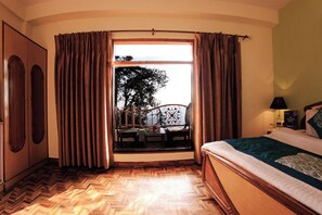 Family Double Room | In-room safe, soundproofing, free WiFi, bed sheets - Hotel Kalra Regency Shimla (Shimla)