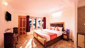Family Double Room | In-room safe, soundproofing, free WiFi, bed sheets