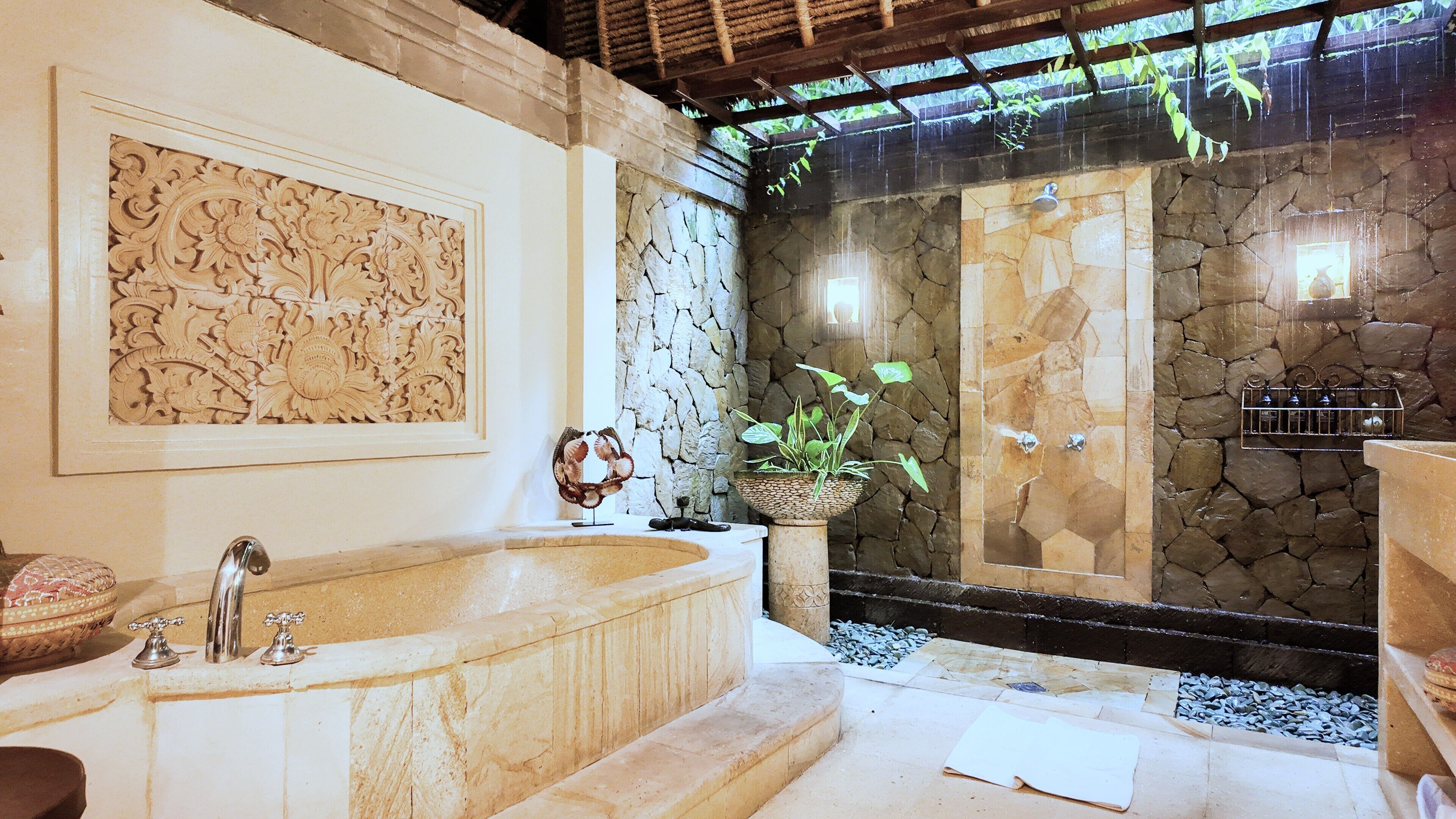 Shower, jetted tub, eco-friendly toiletries, hair dryer