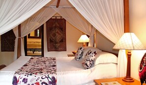 3 bedrooms, in-room safe, free WiFi, bed sheets - 2BR Family Villa – Pool & Garden View (Sayan)