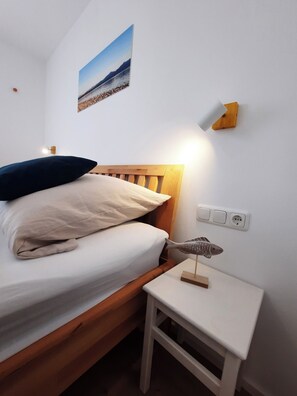 1 bedroom, bed sheets