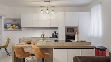 Family House, Multiple Bedrooms, 2 Bathrooms, Mountainside (Villa Natali With Pool And Sea View) | Dining room