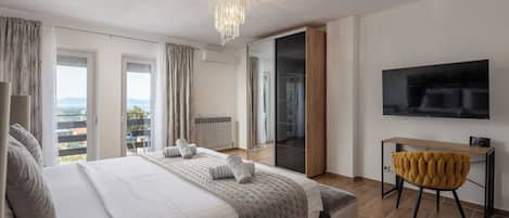 Maison Familiale, plusieurs chambres, 2 salles de bains (Villa Natali With Pool And Sea View)