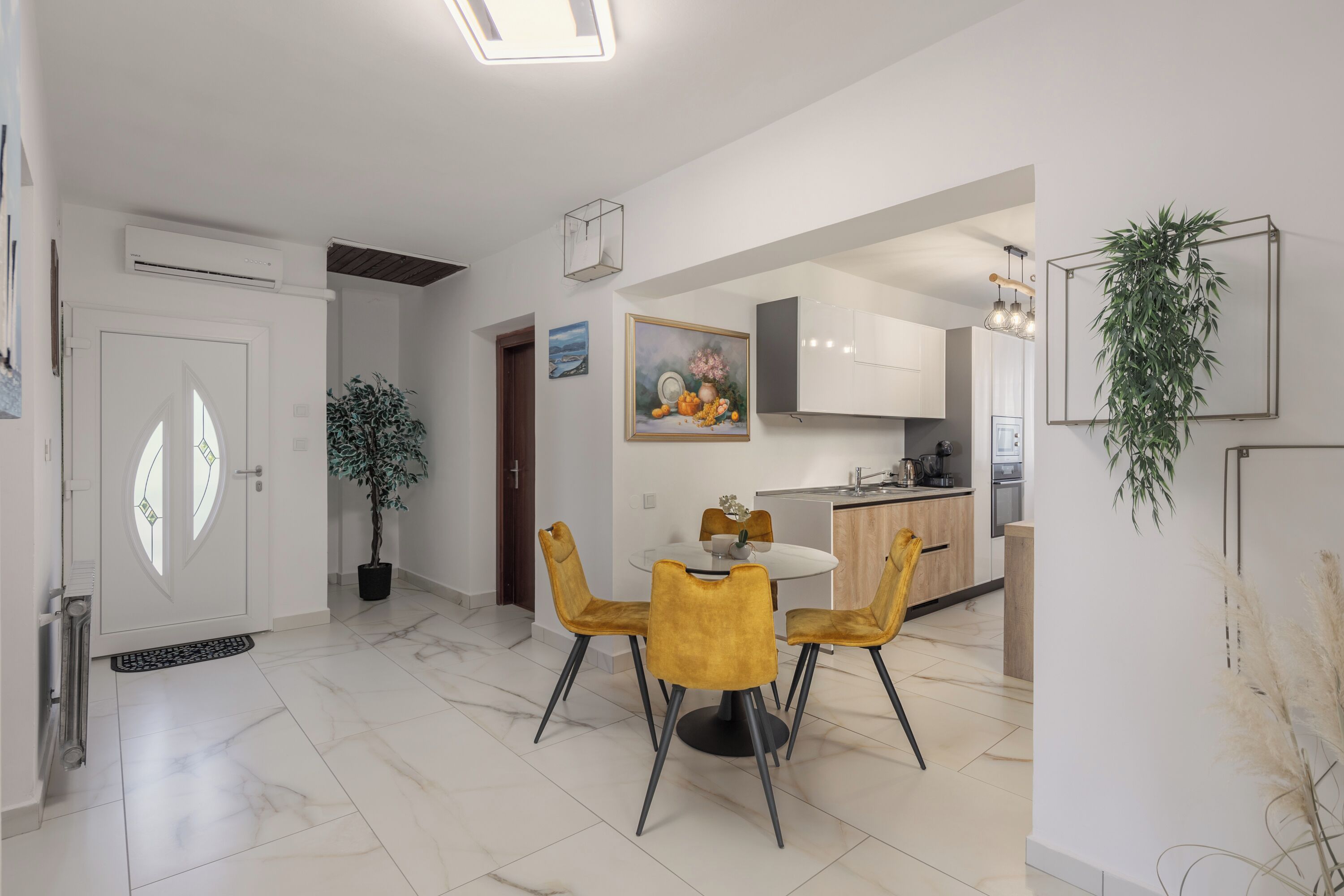 Family House, Multiple Bedrooms, 2 Bathrooms, Mountainside (Villa Natali With Pool And Sea View) | Dining