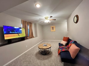 Smart TV, futbolito y libros