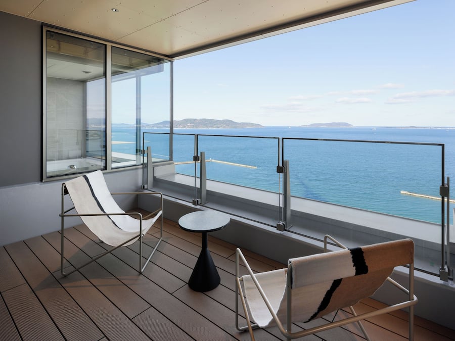 Safe på rommet, strykejern/-brett, wi-fi (inkludert) og sengetøy