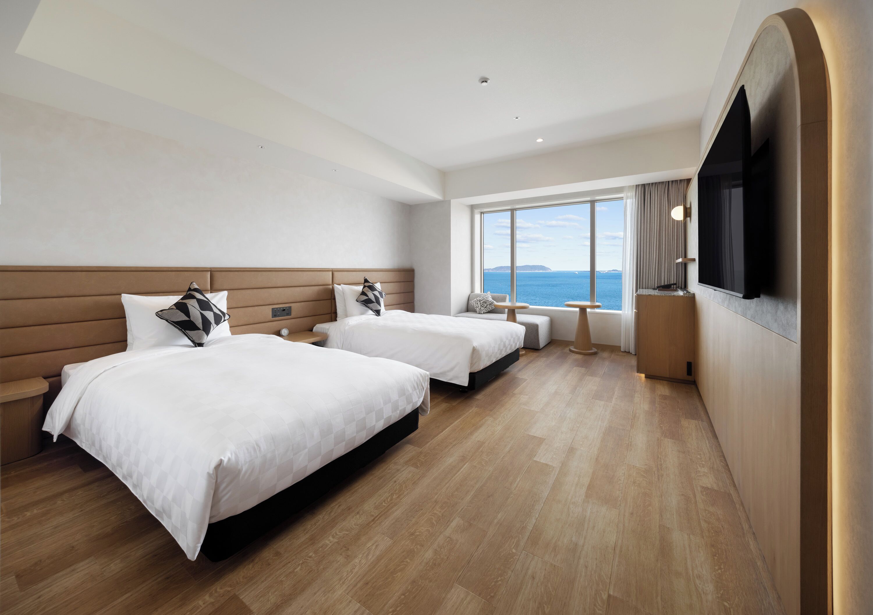 Habitación con 2 camas individuales, para no fumadores, vista al océano (Main Universal) | Caja de seguridad en la habitación y tabla de planchar con plancha 