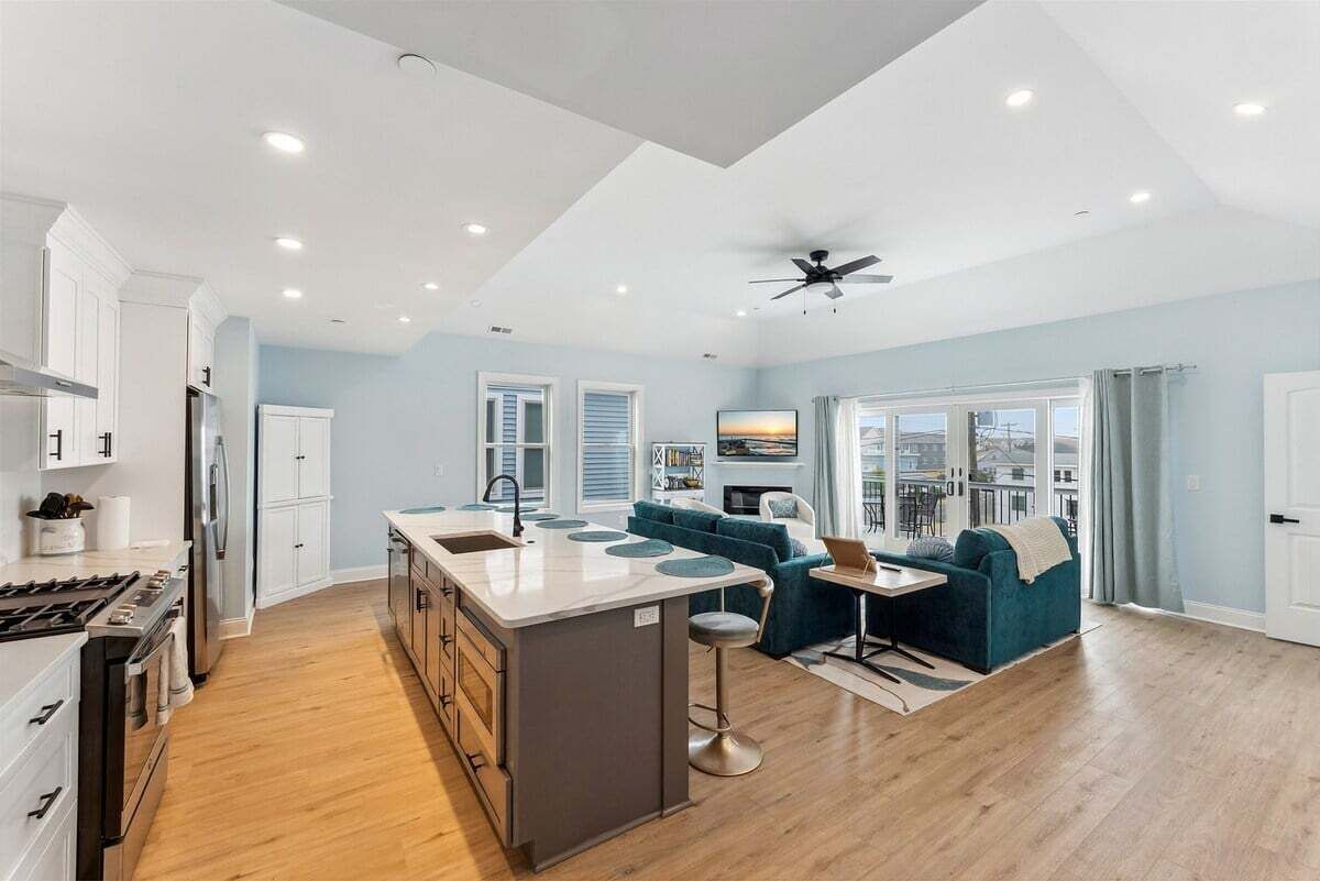 Frigorífico, horno, lavavajillas y cafetera o tetera