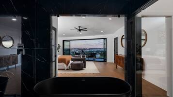 4 bedrooms, desk, iron/ironing board, travel crib