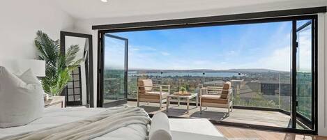 4 habitaciones, tabla de planchar con plancha, cuna de viaje y wifi