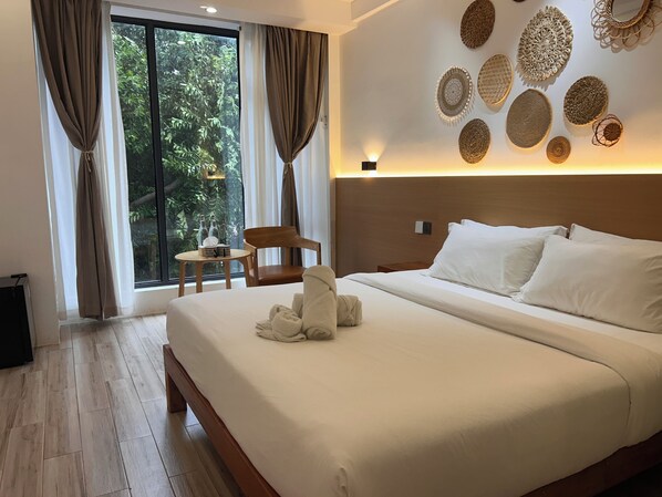 Bureau, espace de travail pour ordinateur portable