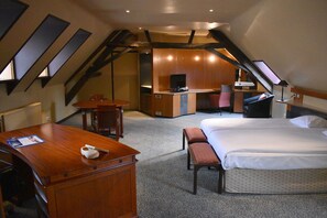 1 slaapkamer, een strijkplank/strijkijzer, gratis wifi, beddengoed