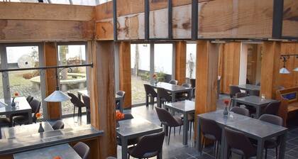 Serene Castle Hideaway | Outdoor Dining & Free Parking | Near GaiaZOO