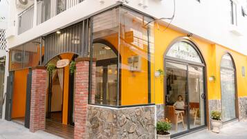 7 habitaciones, escritorio y wifi gratis