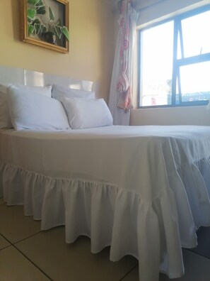 Habitació Deluxe, vistes a la piscina | Planxa i posts de planxar i wifi gratuïta 