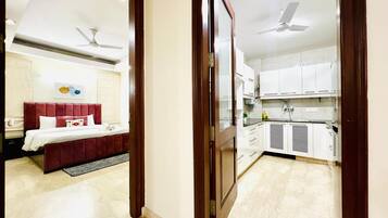 3 bedrooms, iron/ironing board, bed sheets