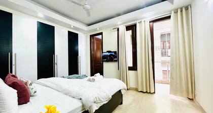 BluO 3BHK Safdarjung Enclave - Lift,Terrace Garden