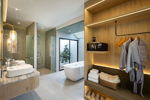 Deluxe Villa | Bathroom | Hair dryer, bathrobes, slippers, bidet