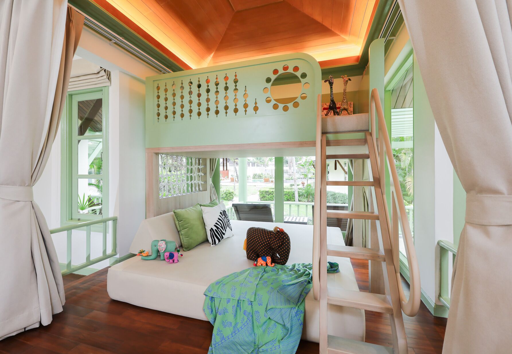 Villa Familiale | Coffres-forts dans les chambres, bureau