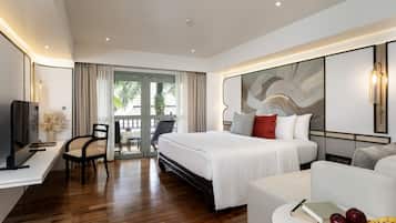 Deluxe Room, 1 King Bed | In-room safe, desk, laptop workspace, soundproofing