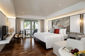 Deluxe Room, 1 King Bed | In-room safe, desk, laptop workspace, soundproofing
