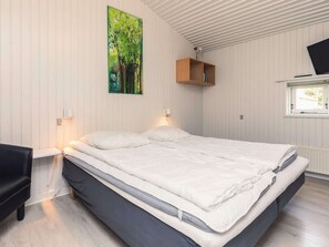 Classic House, 2 Bedrooms | Interior