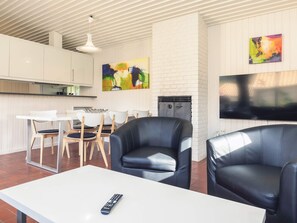 Deluxe House, 2 Bedrooms | Interior