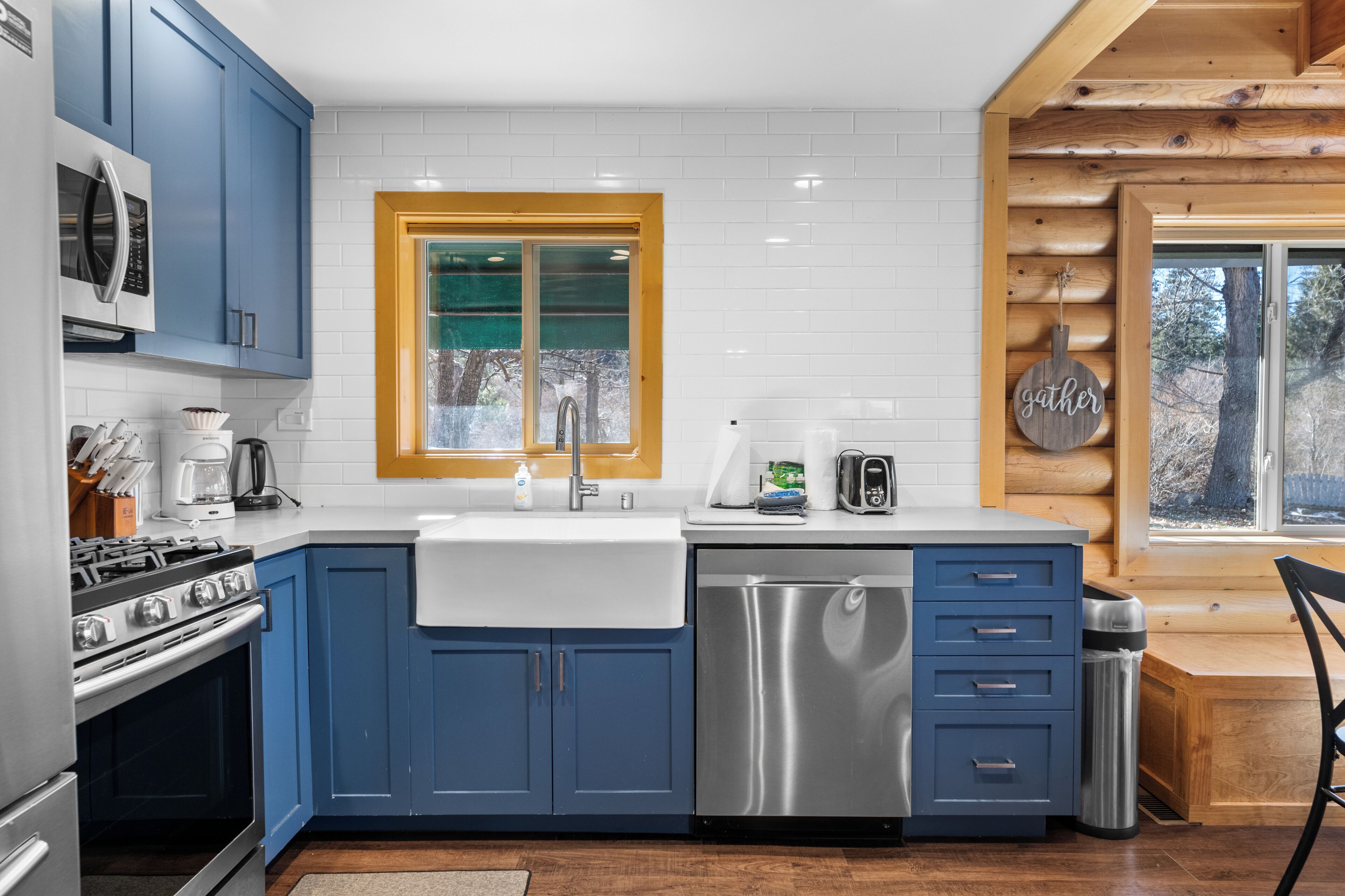 Electric kettle, toaster