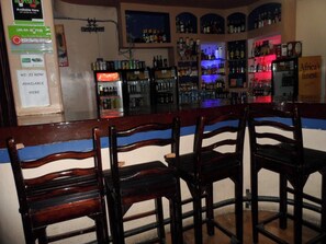 Bar (trong khuôn viên)