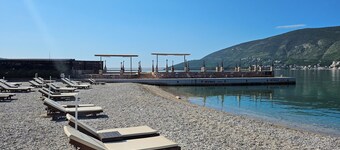 Charming 1-bedroom apartment with WiFi and AC in picturesque Herceg-Novi