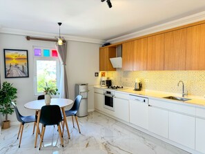 Apartment, Balcony, Sea View | Private kitchen