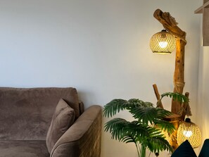 Leilighet, balkong, sjøutsikt | Strykejern/-brett og wi-fi (inkludert)