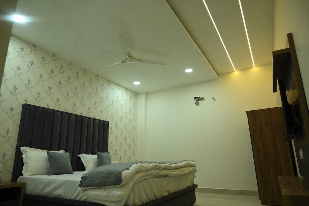 Hotel Modern Plaza - Khanna