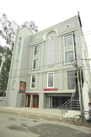 Front of property - Hotel Modern Plaza (Ludhiana)
