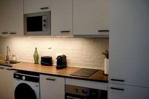 Micro-ondes, four, plaque de cuisson, lave-vaisselle