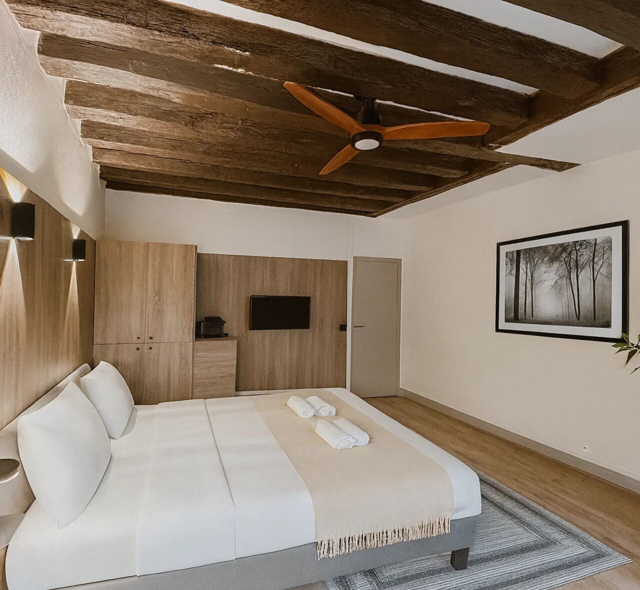 Standard-studio | Oleskelualue | 80–senttinen taulutelevisio, jossa digitaalikanavat