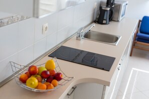 Micro-ondes, four, plaque de cuisson