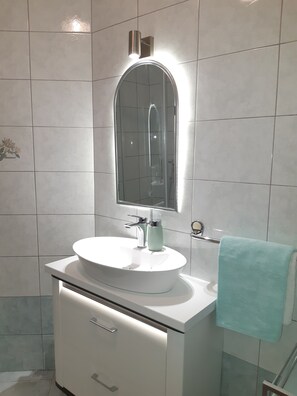 Toallas, papel higiénico