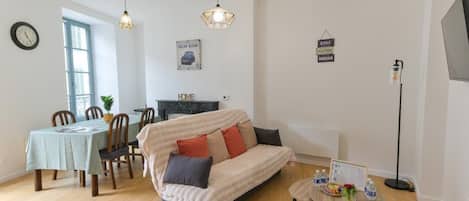 Smart TV, books, offices